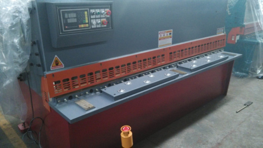 Гильотинные ножницы Quasar QC12Y-4х2500  Саратов